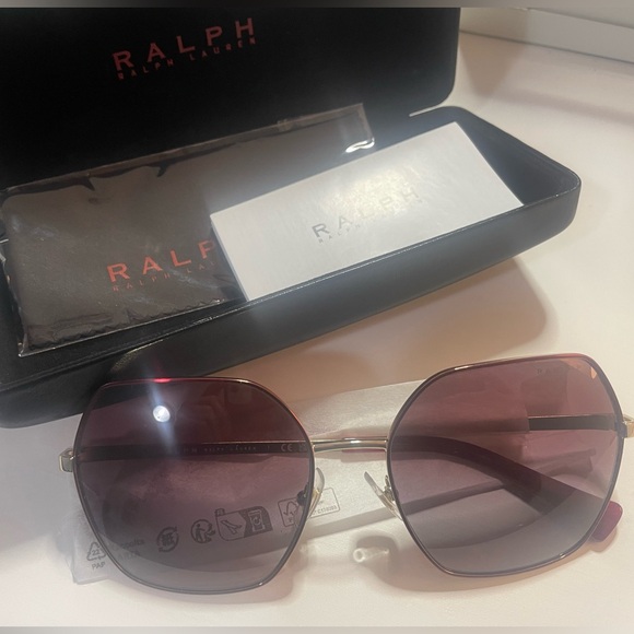 NEW Ralph by Ralph Lauren Polarized Sunglasses - Picture 7 of 7